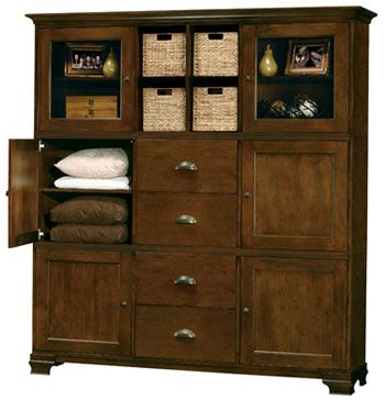 Howard Miller Holly - Design 1 Curio Cabinet